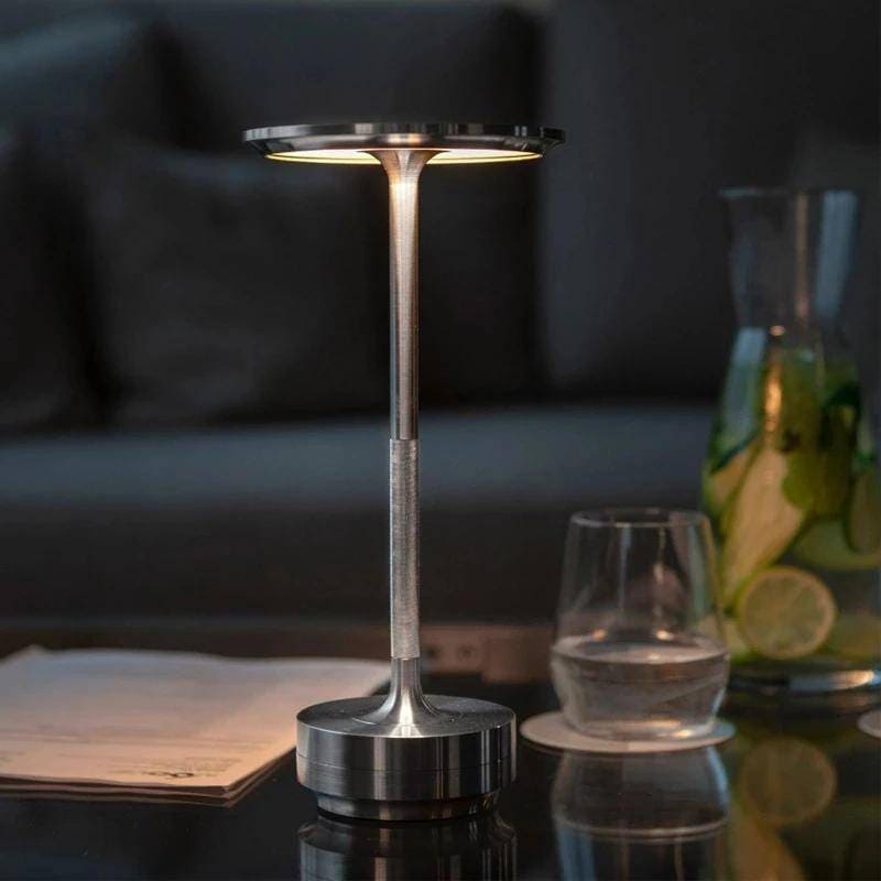 Luminária de Mesa LED Sem Fio Metal Recarregável Casa & Coza